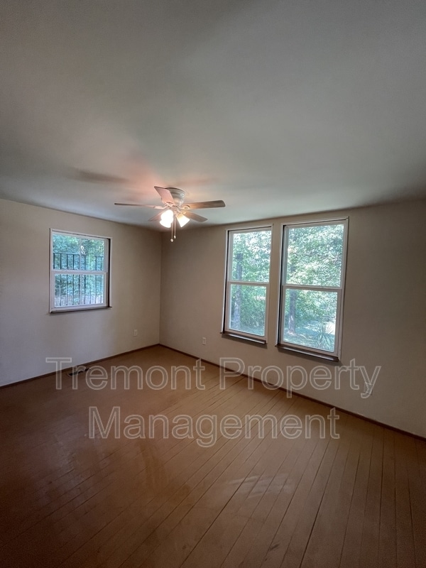 Building Photo - 3206 Campbell St