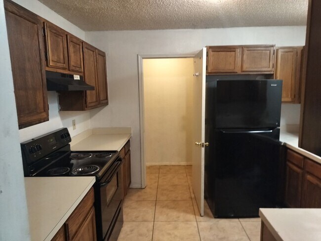 Building Photo - 6300 Mark Ct