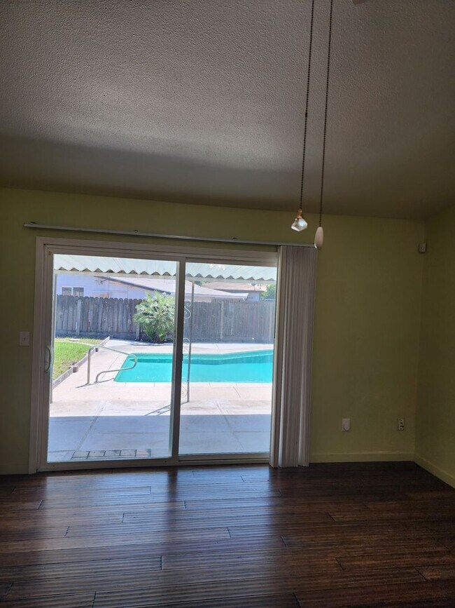 Building Photo - 3 Bedroom 2 Bathroom with Pool Near Davis High School