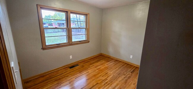 Building Photo - 3 bedroom brick Home in East Wichita