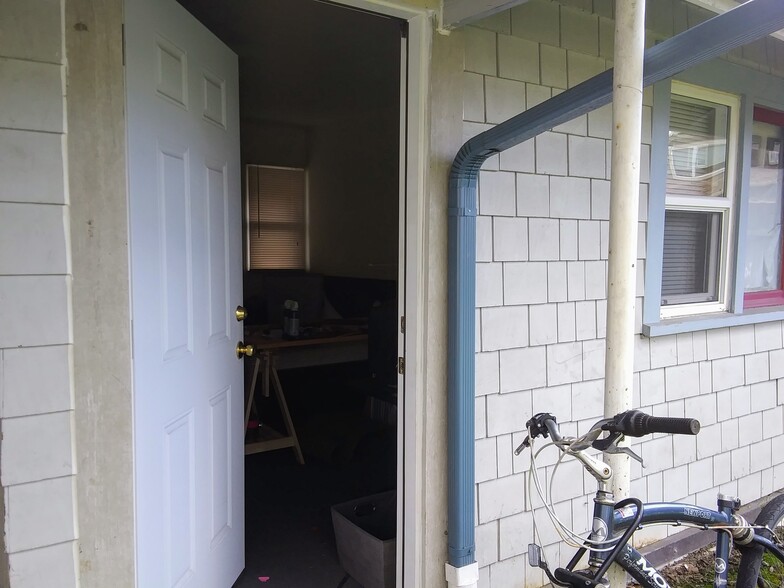 3rd Bedroom / Rear Half of Adjacent Garage - 308 NW Kings Blvd