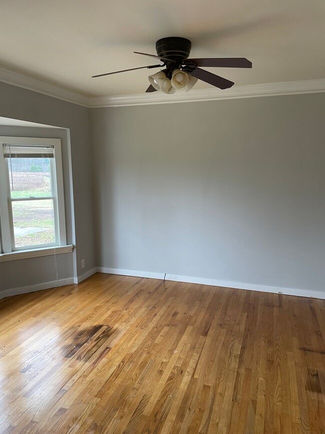 Building Photo - Executive 3/3 House in Coosa on Acreage $1...