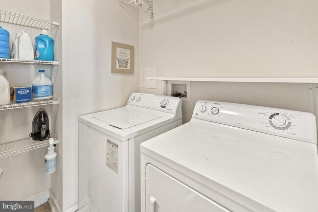 Building Photo - 3565 Holborn Pl