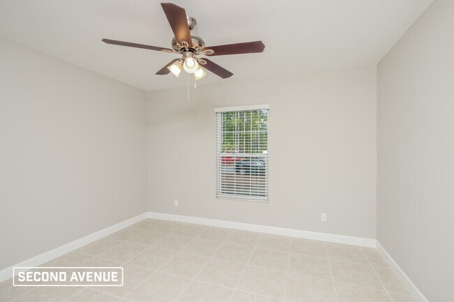 Building Photo - 1526 MacKay Ave SE