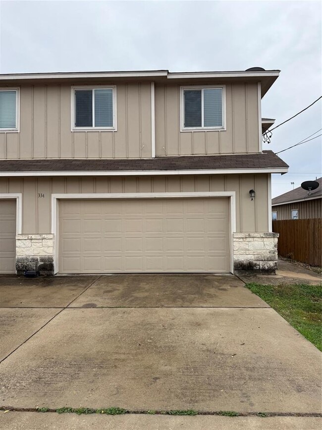 Building Photo - 334 TX-332 Loop