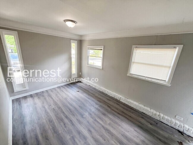 Building Photo - 1232 Oakwood St