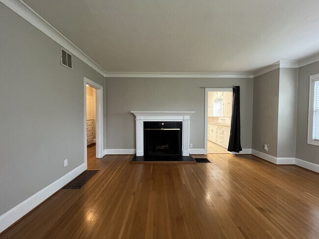 Building Photo - Charming 4-Bedroom Portland Home with Spac...