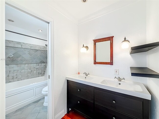 Building Photo - 2133 N 14th Ave