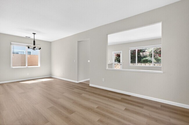 Building Photo - Renovated Court Location Beauty – Spacious 4BD Home Near Pleasant Hill!