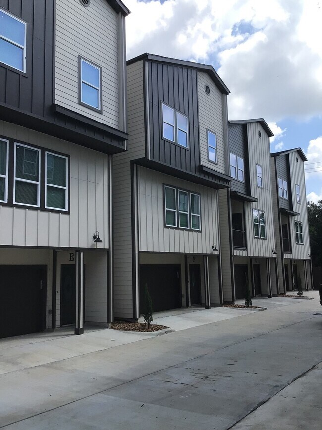 Building Photo - 2109 Marnel Rd