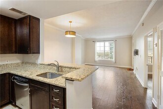 Building Photo - 1101 Juniper St NE