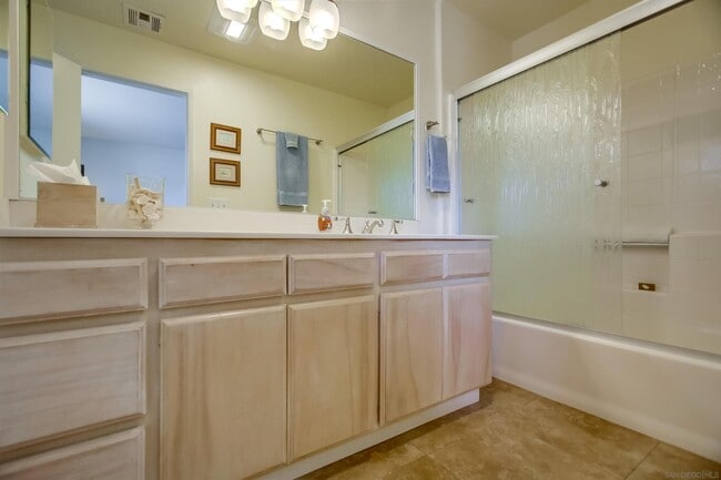 Building Photo - 803 El Carmel Pl