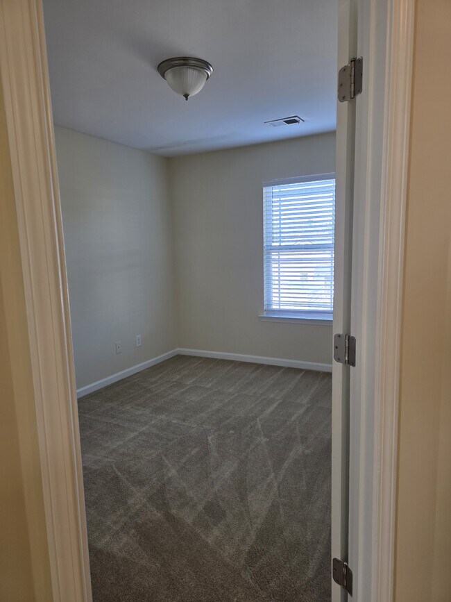 Building Photo - 159 Chapel Lake S