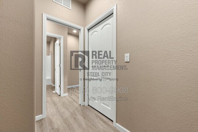 Building Photo - 3002 W 22nd St