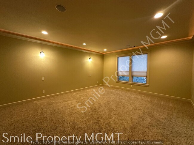 Building Photo - single house