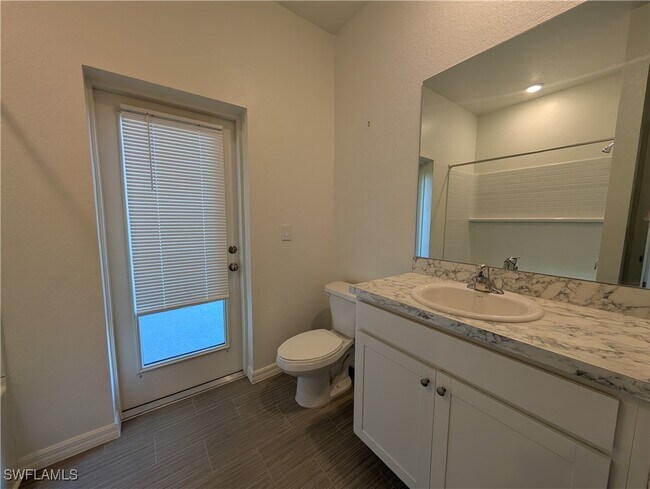 Building Photo - 4208 NE 15th Pl