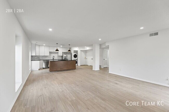 Building Photo - 2900 W 53rd St