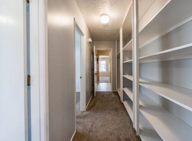 Building Photo - 410-12 Harrison St, Newberg