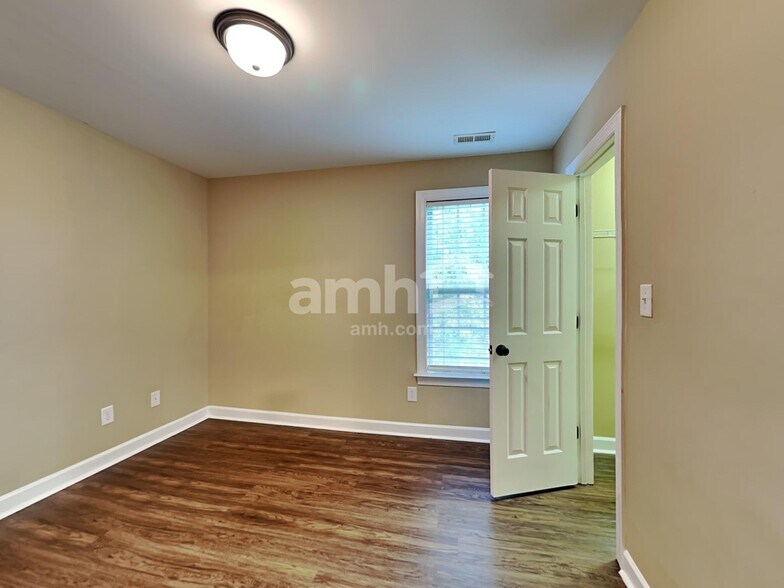 Building Photo - 107 Anderby Dr