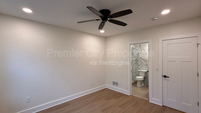 Building Photo - 240 Mcgregor Ave