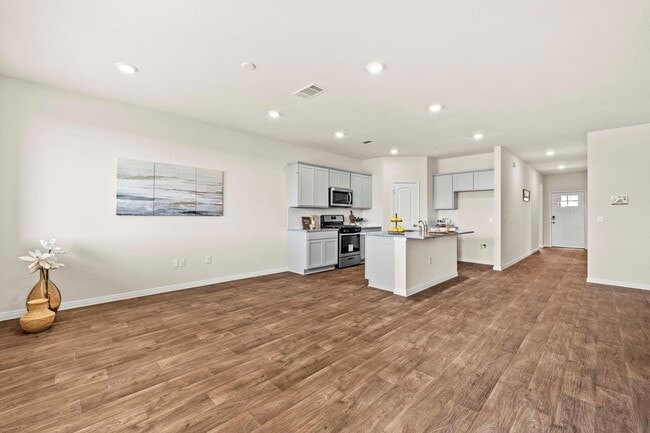 Building Photo - 121 Brody Ln