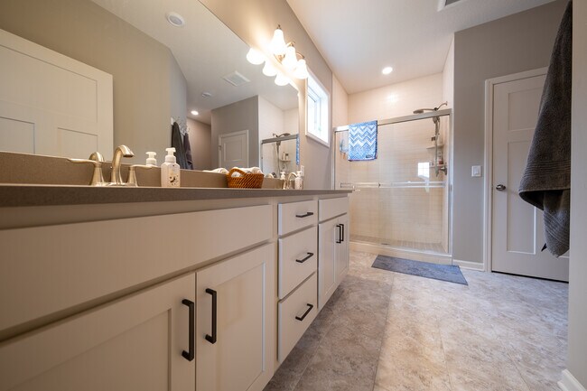Building Photo - 280 Primrose Path