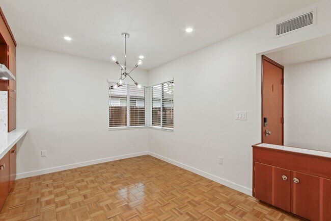 Building Photo - Central Davis 3/2 Mid Modern