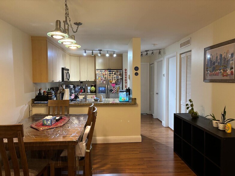 Building Photo - 210 SW 11th St