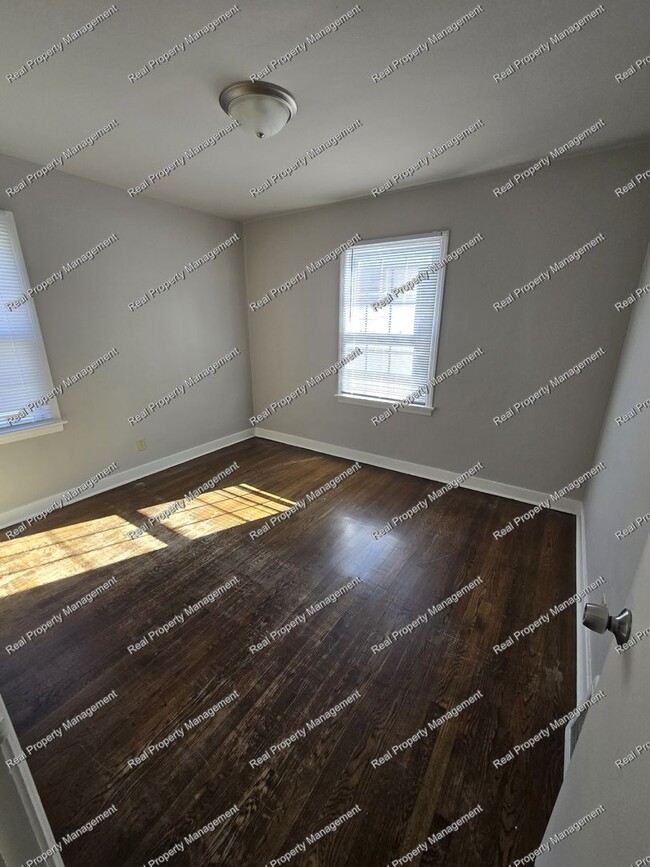 Building Photo - 3 Bedroom Cape Cod