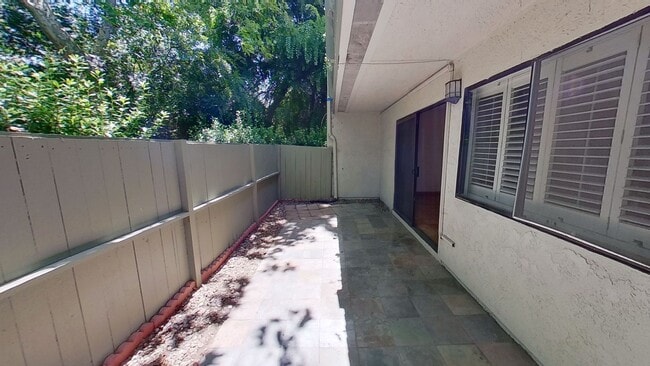 Building Photo - One Bedroom One Bath La Goleta Condo
