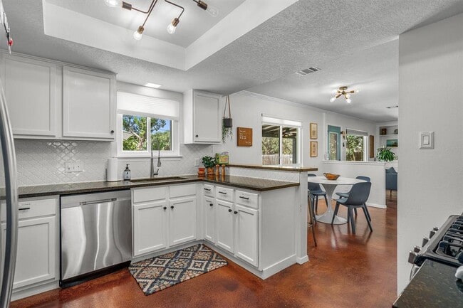 Building Photo - 1602 Rock Creek Dr