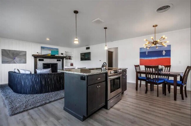 Building Photo - Fully Furnished Home in Putnam Heights + All Appliances