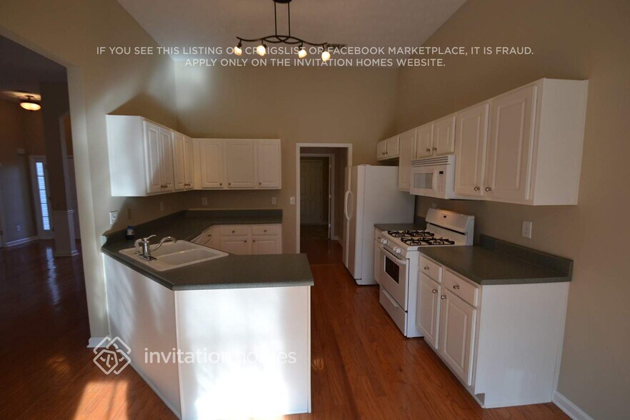 Building Photo - 2405 Pemberton Point