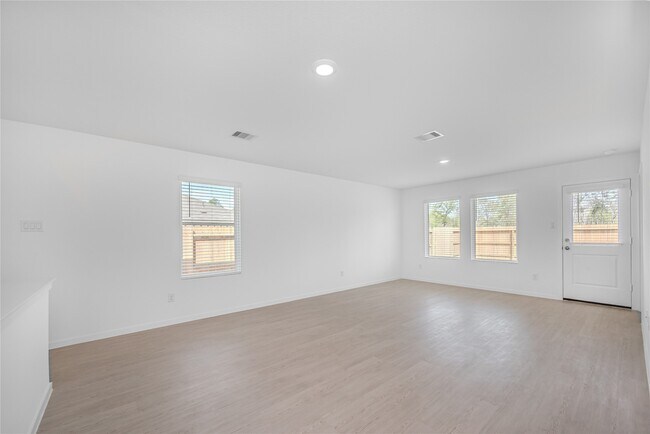 Building Photo - 21043 Santopadre St
