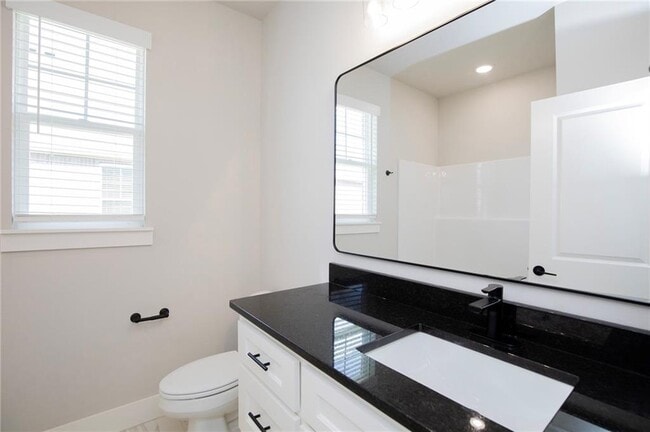 Building Photo - 300 White Oak St