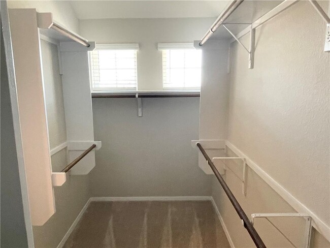 Building Photo - 208 Living Reef Dr