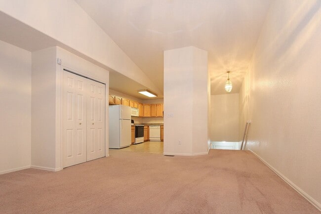 Building Photo - FEELS LIKE HOME! 2BD CONDO with MOUNTAIN VIEWS - Security Deposit Waiver Available