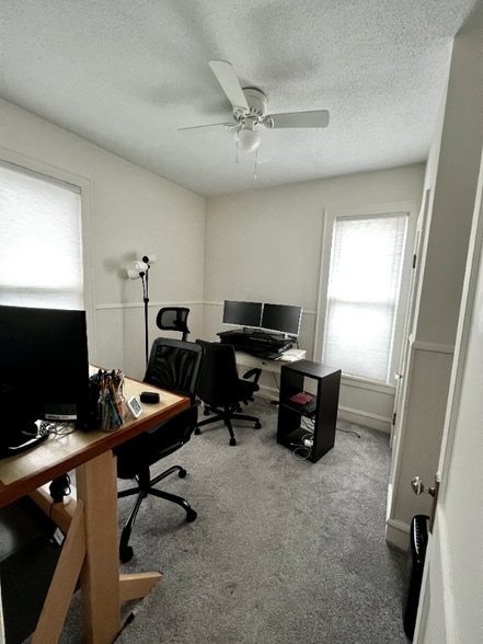 Building Photo - 4220 33rd Ave S