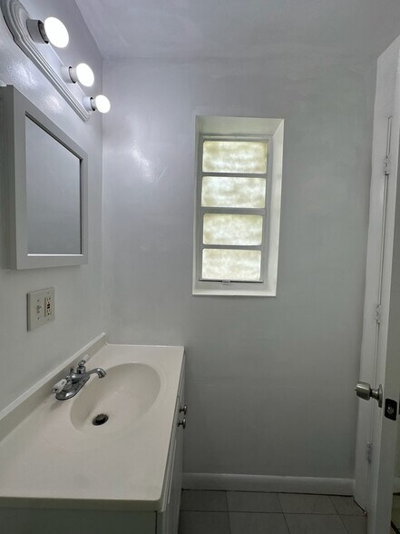 Building Photo - 630 NE 83rd Ter