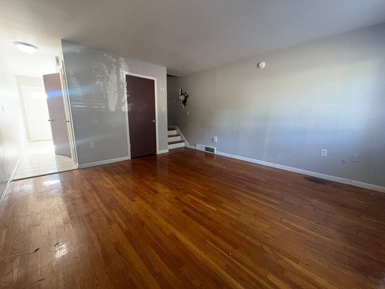 Primary Photo - 233 Barnes Ave