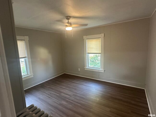 Building Photo - 405 S Main St