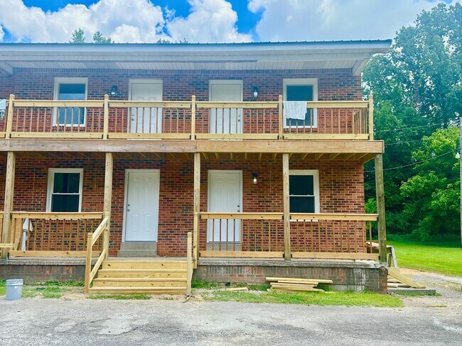 Building Photo - 160 Sylvania St