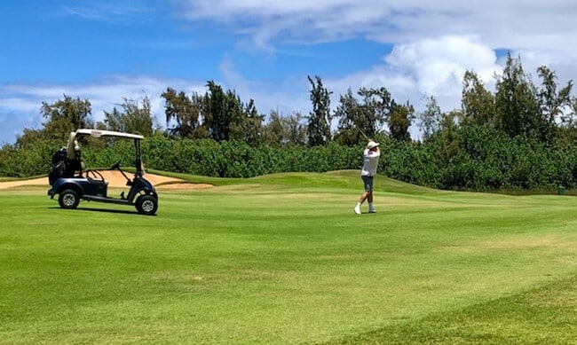 Building Photo - Estate on 1 acre 3 bedroom 2.5 baths and attached 2 car garage