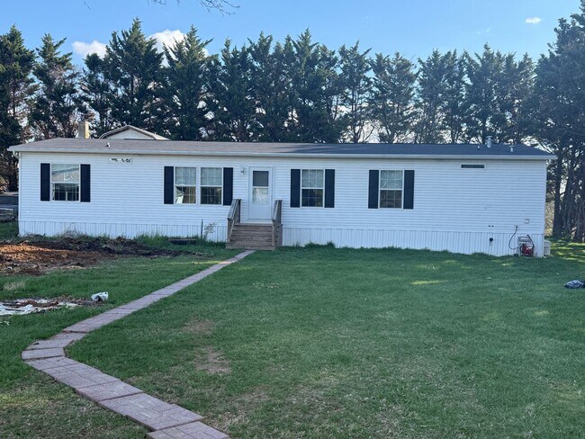 Building Photo - 5774 Glatfelters Station Rd