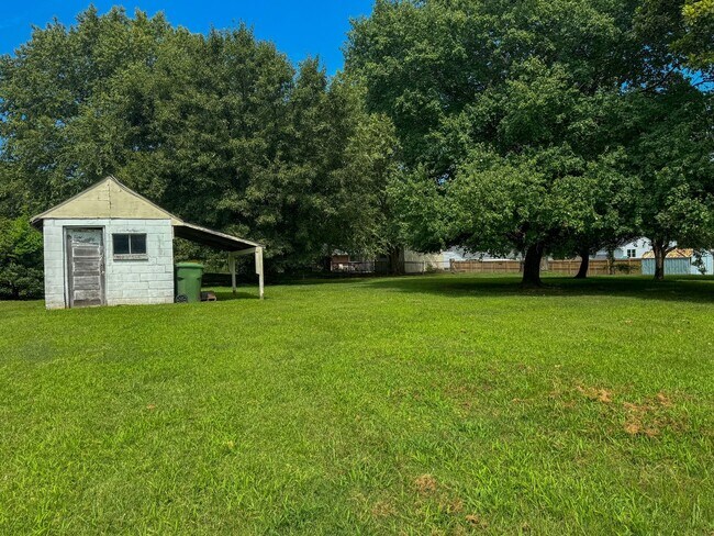 Building Photo - 246 Phillips Dr