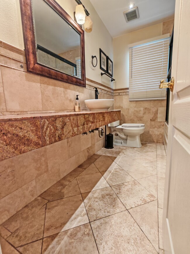 Building Photo - 11762 Brookshire Ave