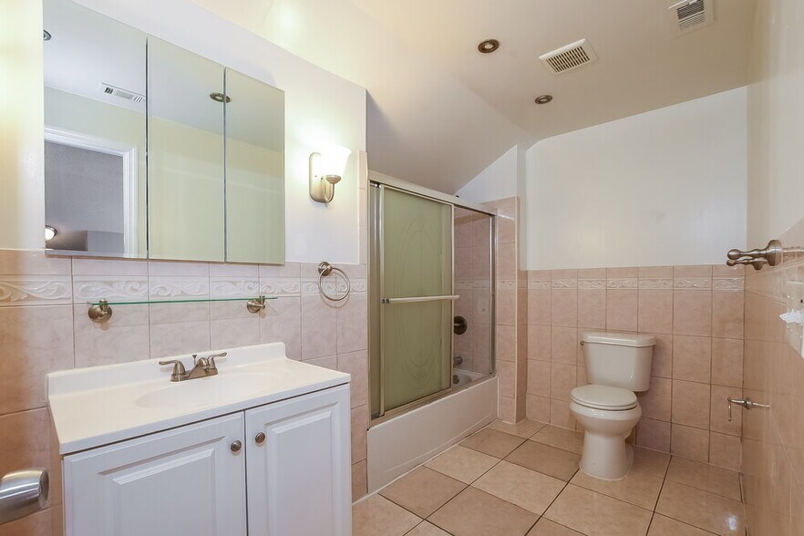 Building Photo - 9801 Red Clover Ave