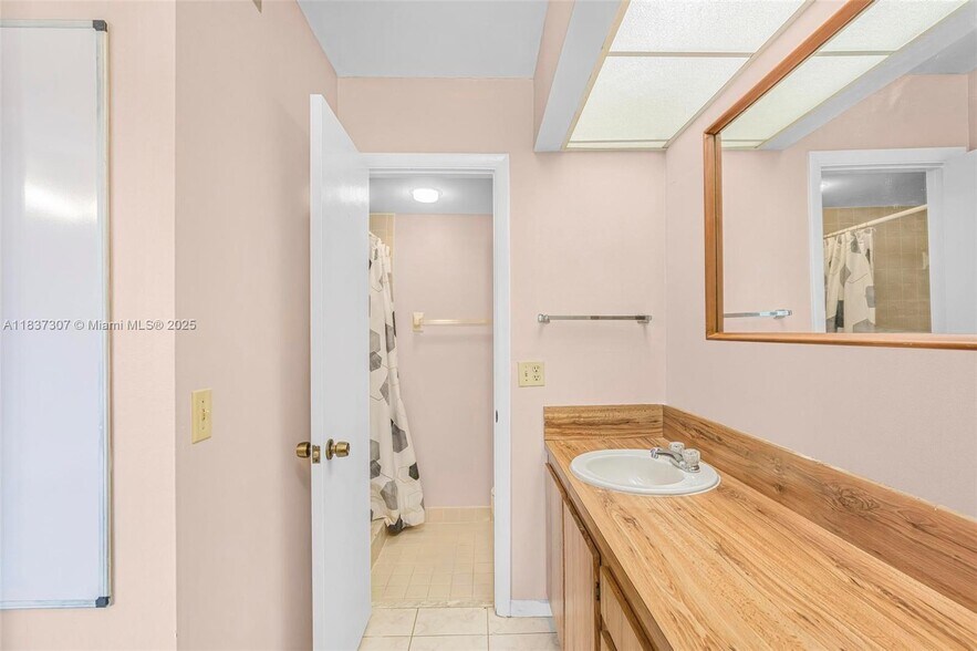 Building Photo - 2911 SW 87th Ter