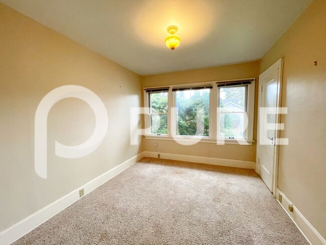 Building Photo - Adorable and Spacious 1920's Bungalow in N...