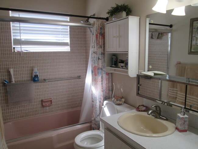 Building Photo - 2731 Barkley Dr W